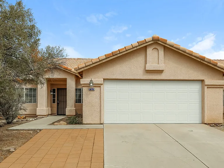 7519 W Summer Sky Dr — Photo 1