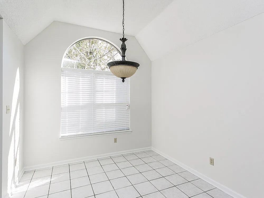 3 bed, 2.0 bath, 1493 sqft, $1,760 — Photo 4