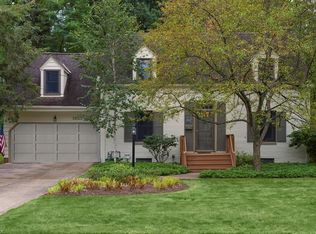 28217 W Oviatt Rd, Bay Village, OH 44140