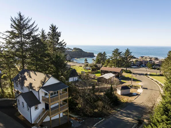640 Lillian Ln, Depoe Bay, OR 97341
