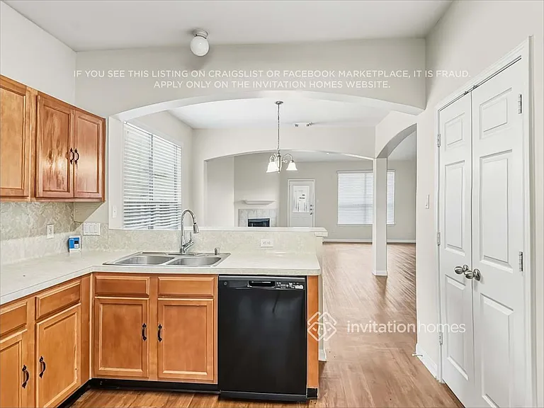 3807 Liberty Square Trl — Photo 9