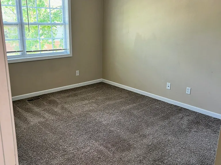 1501 Woodlawn Dr #2 — Photo 8
