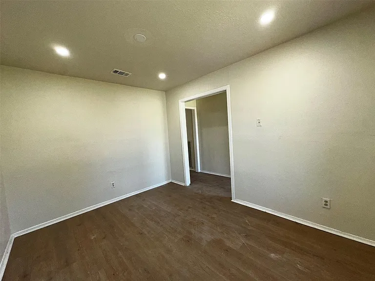 12815 Segrest Dr — Photo 3