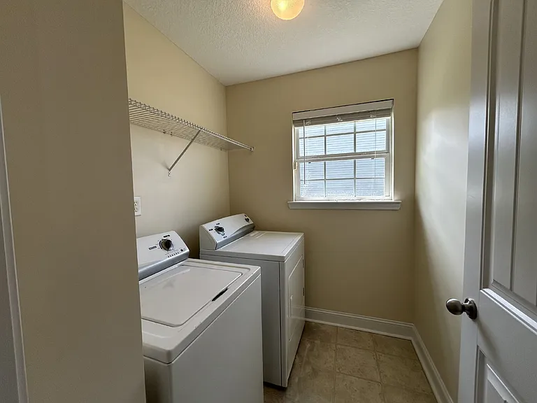 1115 Creekside Cir — Photo 10