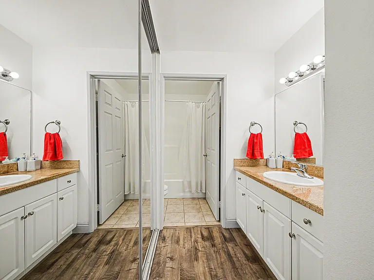 5530 Owensmouth Ave #210 — Photo 14