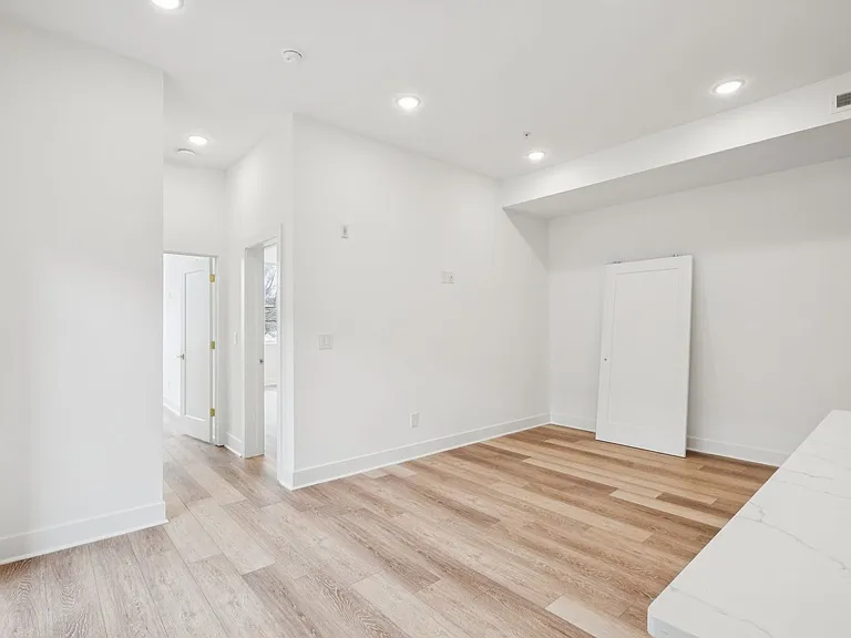 921 E Chelten Ave — Photo 11