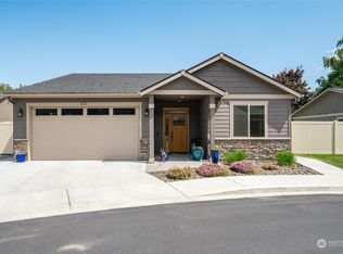 211 Pershing Cir, Wenatchee, WA 98801
