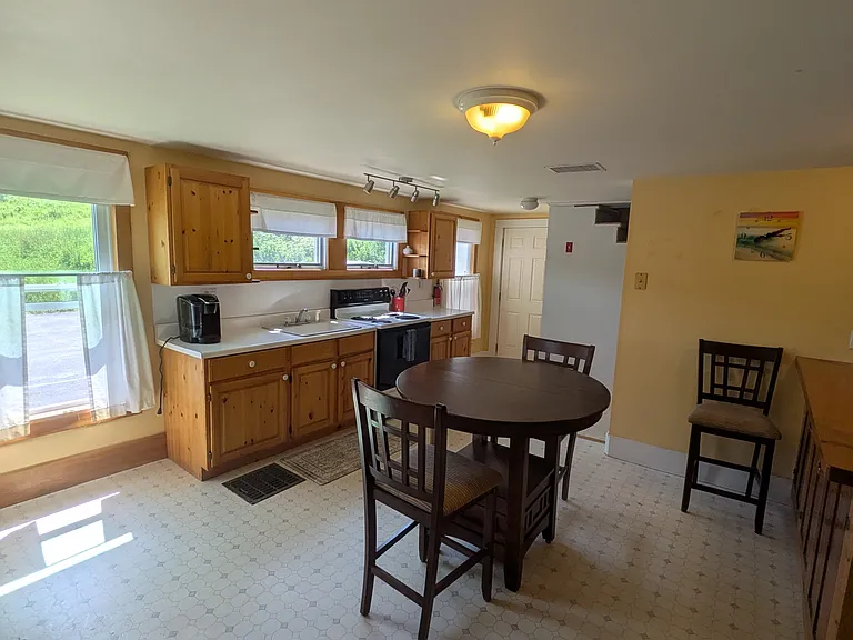 582 Stagecoach Rd — Photo 2