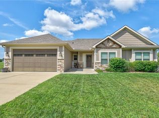 718 W Solomon Dr, Lees Summit, MO 64086