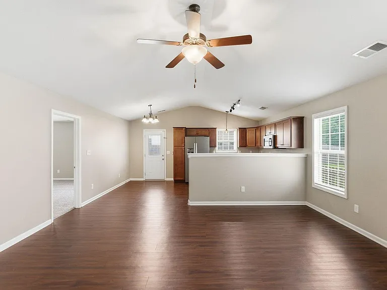 2545 Milsom Ln — Photo 3