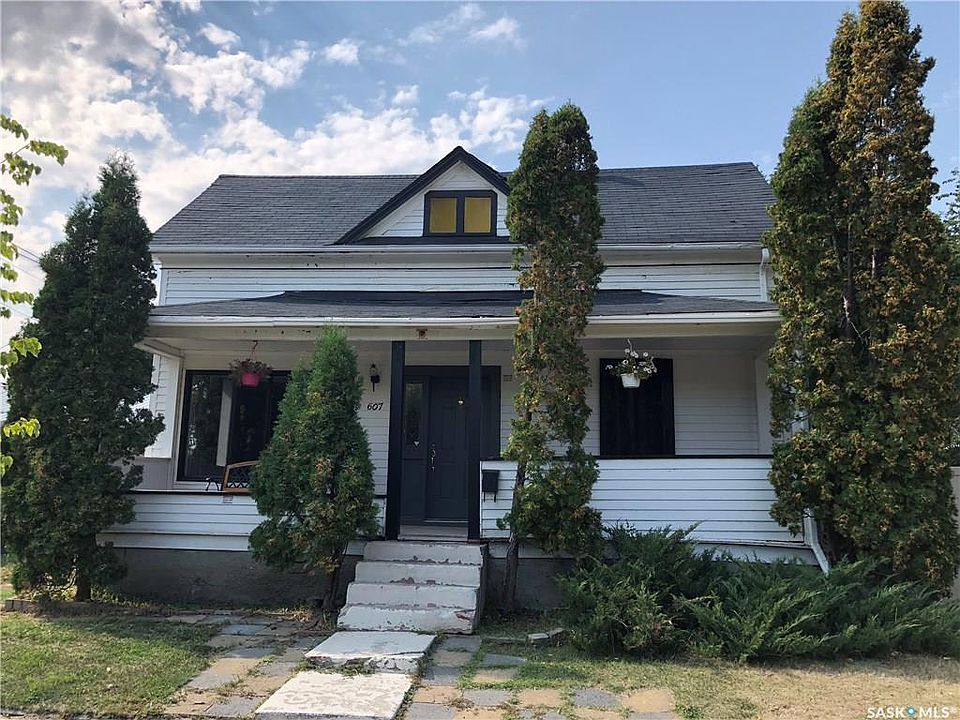 1st image of 607 F Ave N