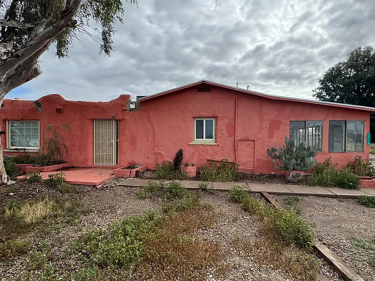 7041 S Headley Ave — Photo 1