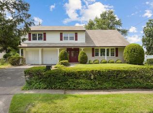 22 Deer Ct, Turnersville, NJ 08012