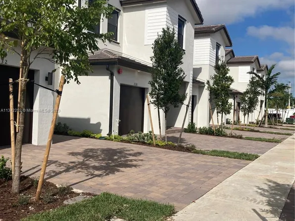 203 SW 159th Ter, Pembroke Pines, FL 33028