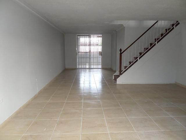 2nd image of AU9 Calle Lillian E