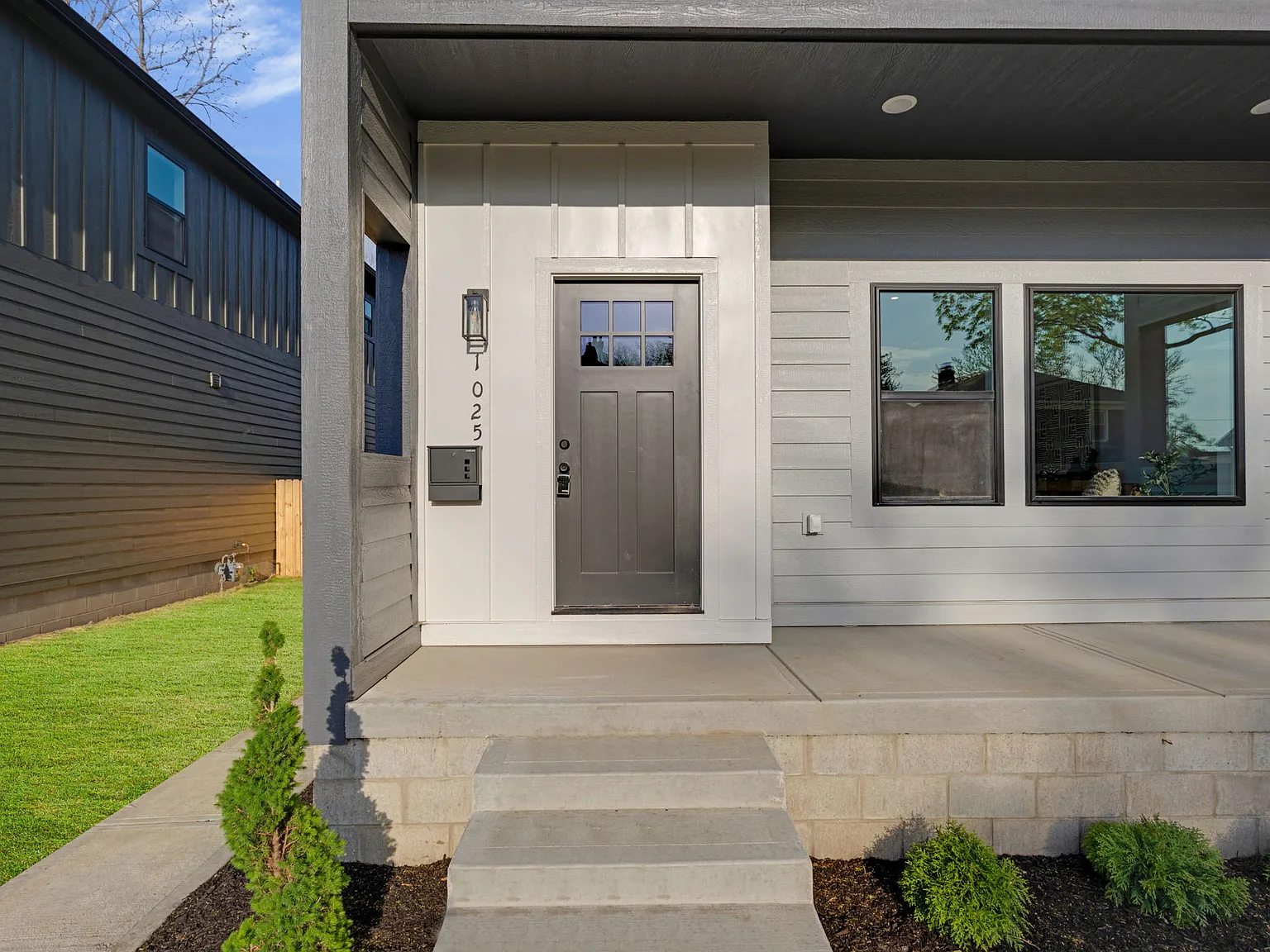 4 bed, 2352 sqft, $2,700 — Photo 4