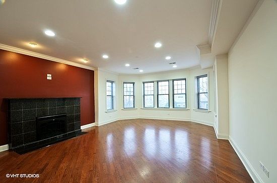 2nd image of 6150 N Rockwell St APT 2