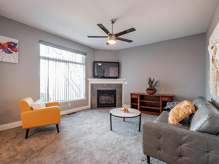2215 Crestview Dr S — Photo 11