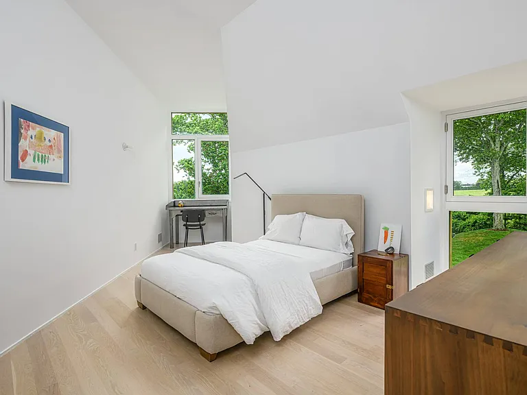284 Edge Of Woods Rd — Photo 19