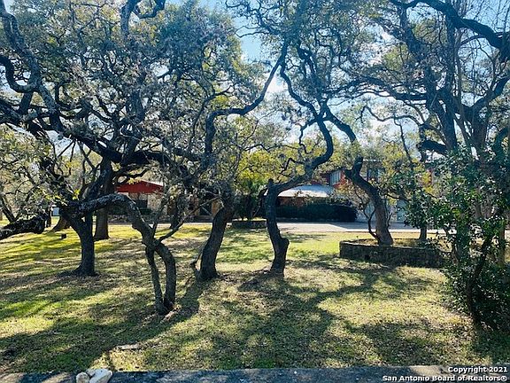 3rd image of 204 Meadowbrook Dr