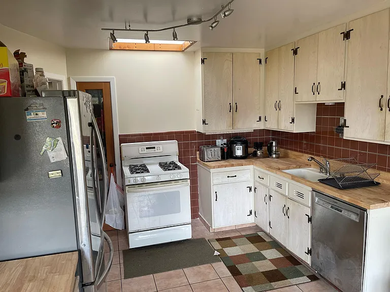 68 Martha Ave — Photo 1