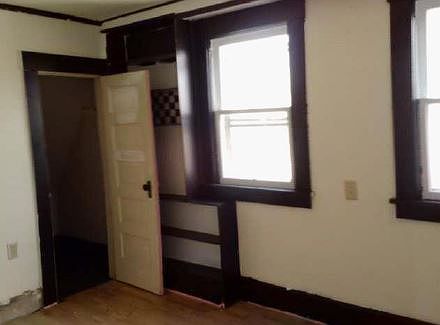 3rd image of 616 N Vine St