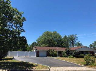 23 Arbor Ridge Ln, South Setauket, NY 11720