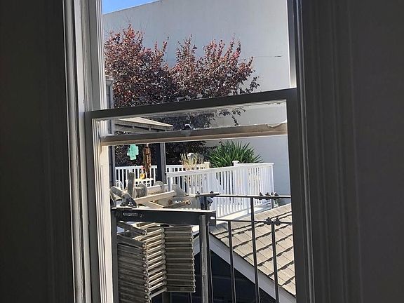5th image of 672 Tennessee St