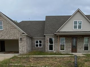 1001 Pin Oak Dr, West Memphis, AR 72301