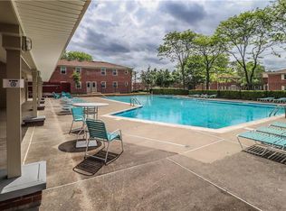 28 York Dr APT 4B, Edison, NJ 08817