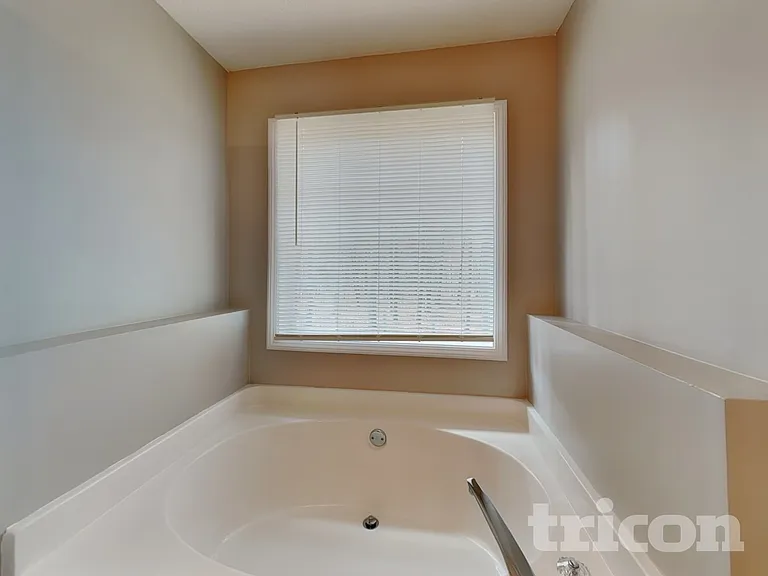 57 Honeysuckle Ct — Photo 9