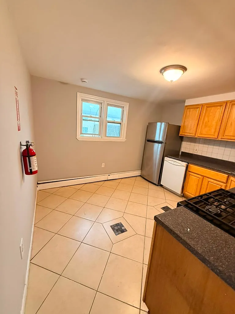 4 bed, $2,795 — Photo 3