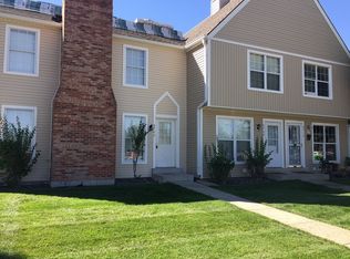 8906 W Dartmouth Pl, Lakewood, CO 80227