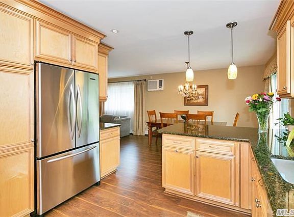 4th image of 16 Greenmist Dr