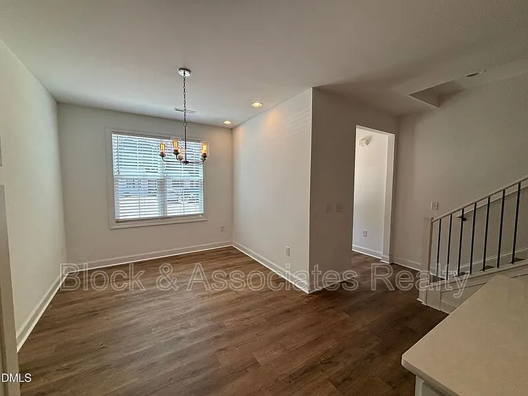 5710 Parker Pines Ct — Photo 3