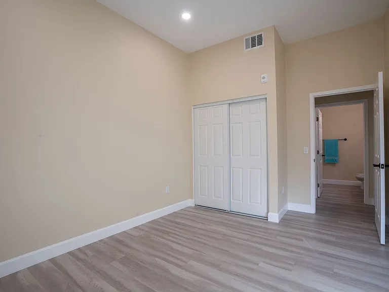 Pacific Heights Apartments — Photo 7