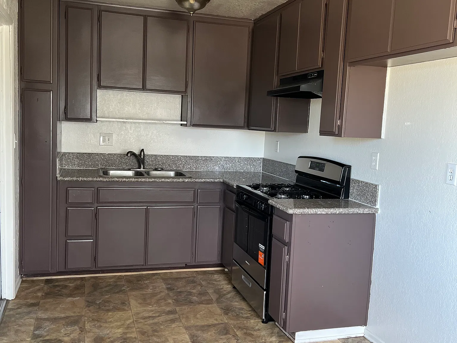 16005 Juniper St — Photo 2