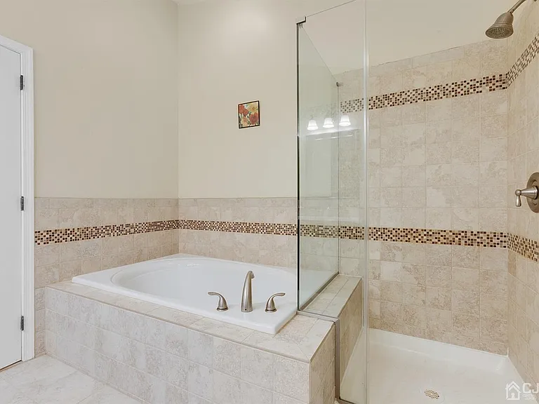 303 Pheasant Run — Photo 32