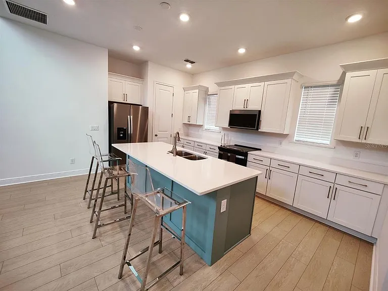 7703 Nemours Pkwy — Photo 4