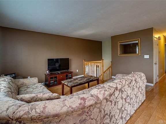 5th image of 1335 Oak Knoll Cir