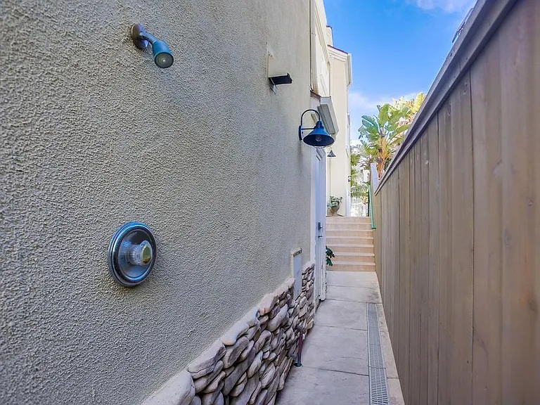 819 Ostend Ct — Photo 29