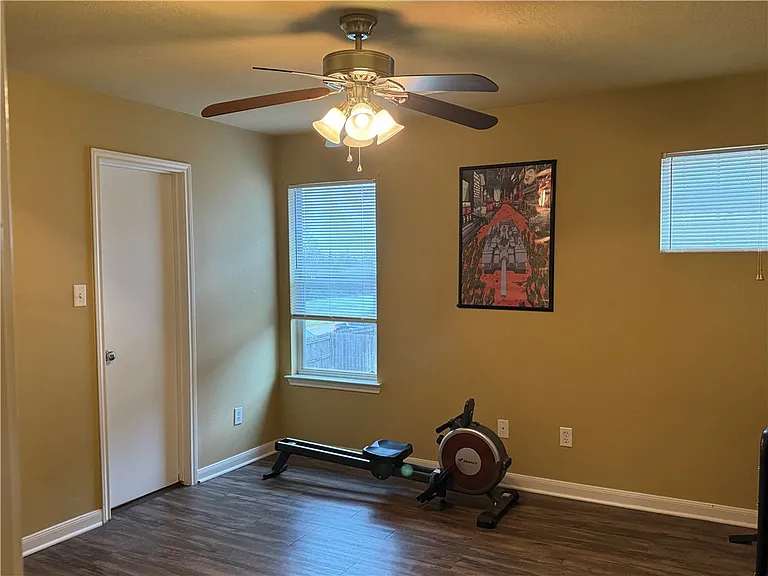 2925 McLaren Dr — Photo 15