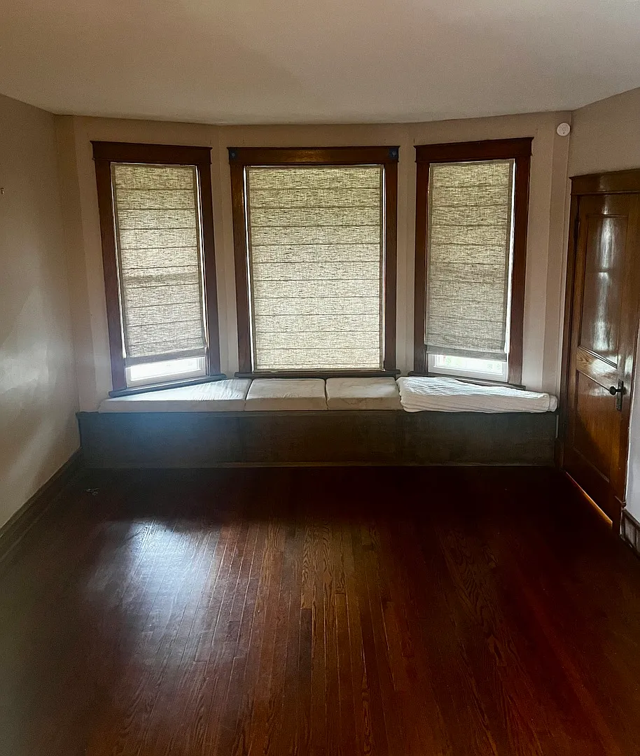 3 bed, 1330 sqft, $2,600 — Photo 2