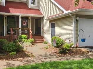 4 Petersburg Ct, Oak Ridge, NJ 07438