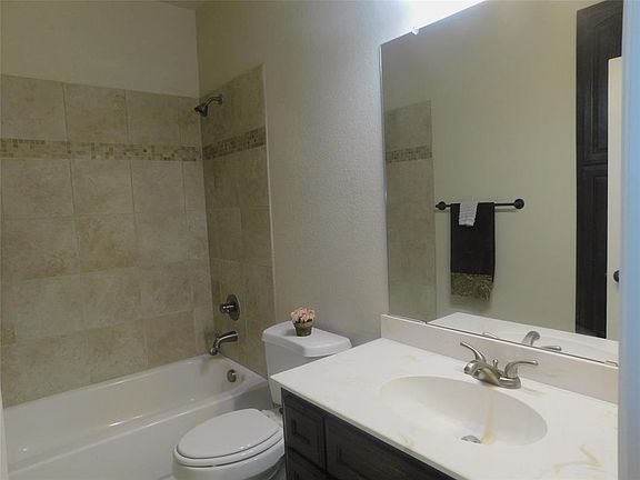4th image of 1809 Desoto Dr