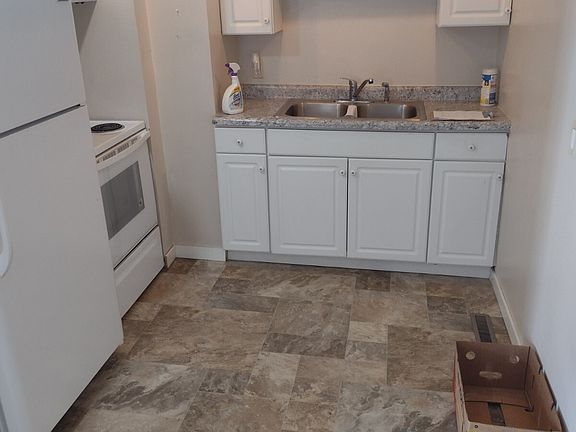 2nd image of 419 William St