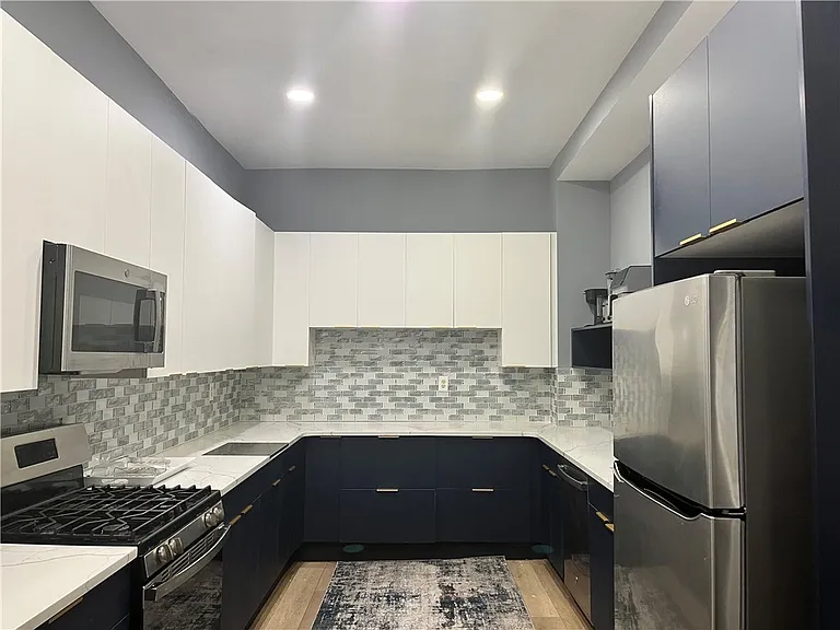 1030 Ross Ave — Photo 7