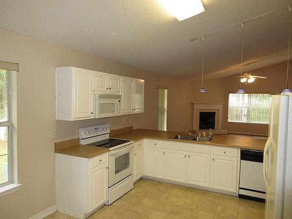5th image of 901 Lajolla Ln