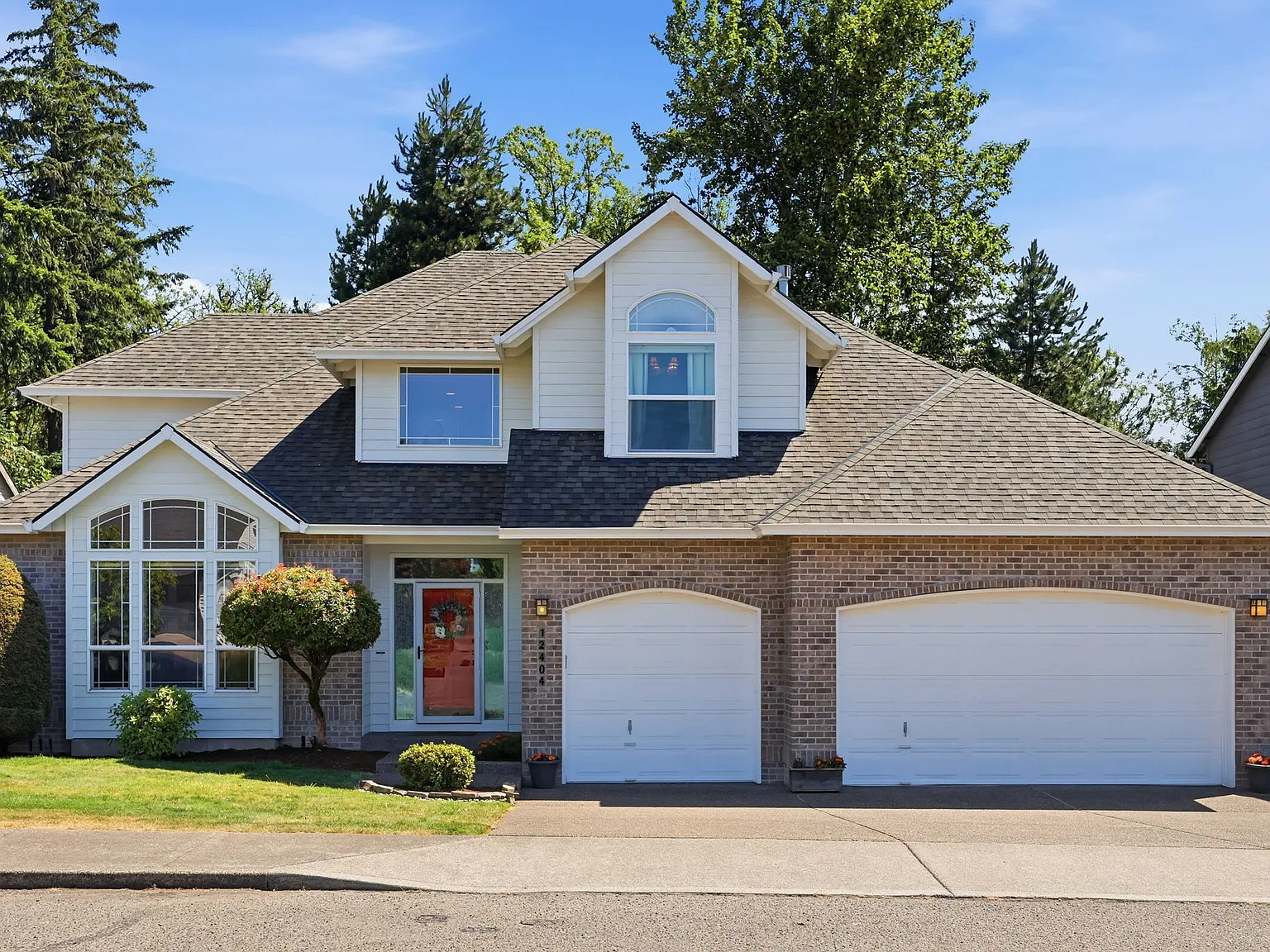 5 bed, 3100 sqft, $3,900 — Photo 1