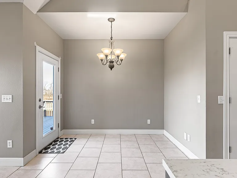 1501 NE Dysart Woods Ln — Photo 11